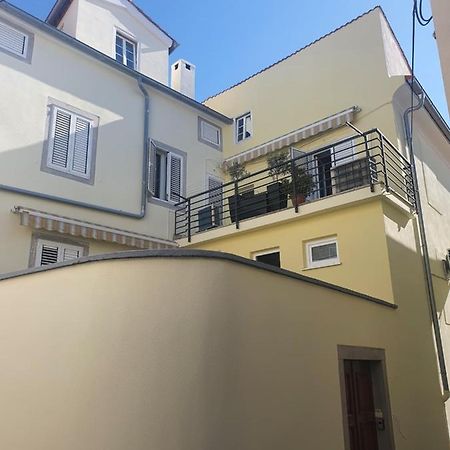 Apartment And Room Marija Krk Town Bagian luar foto