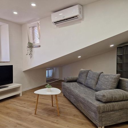 Apartment And Room Marija Krk Town Bagian luar foto