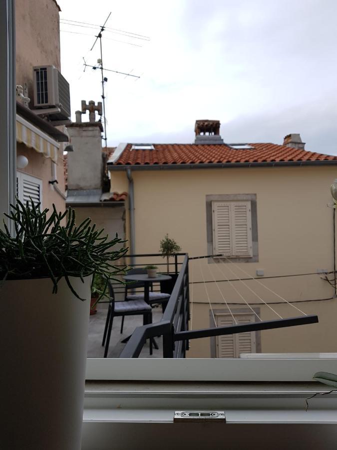Apartment And Room Marija Krk Town Bagian luar foto