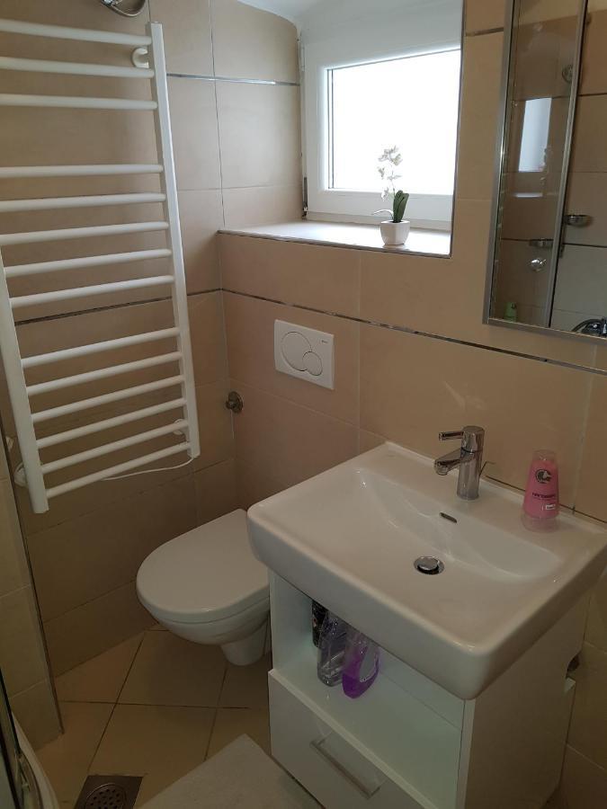 Apartment And Room Marija Krk Town Bagian luar foto