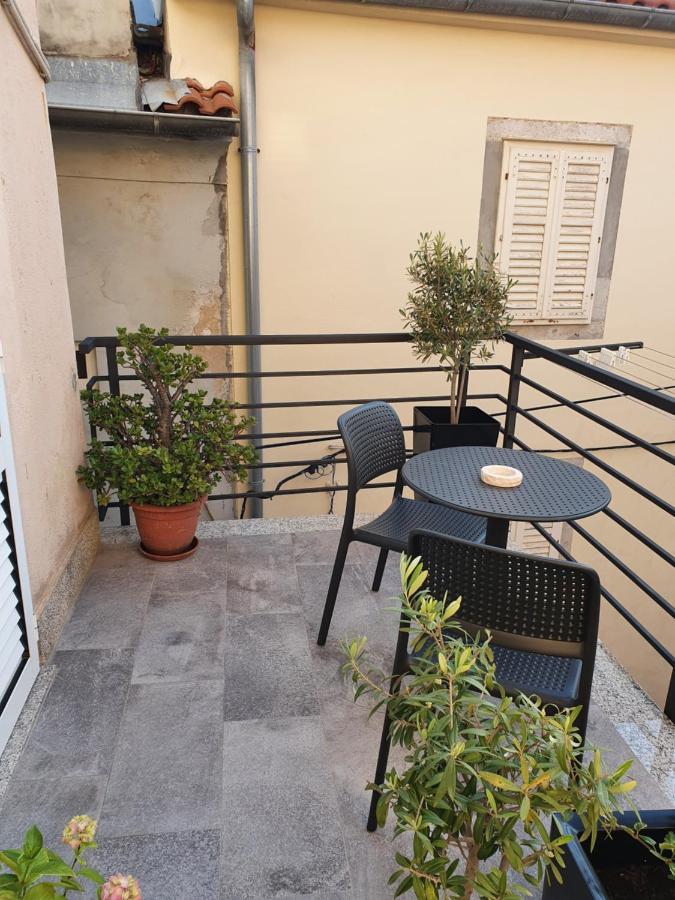 Apartment And Room Marija Krk Town Bagian luar foto