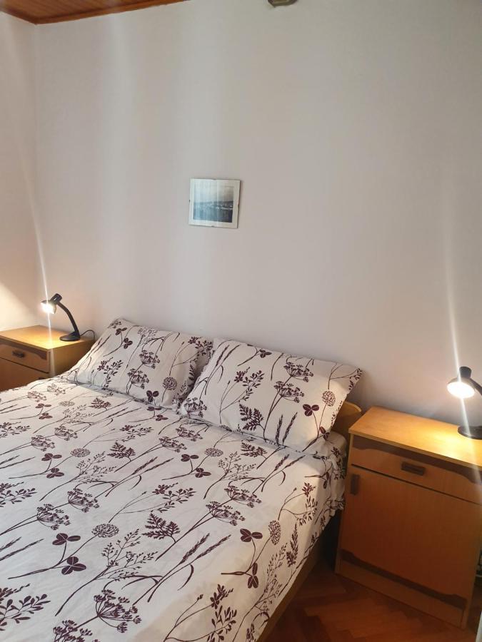 Apartment And Room Marija Krk Town Bagian luar foto