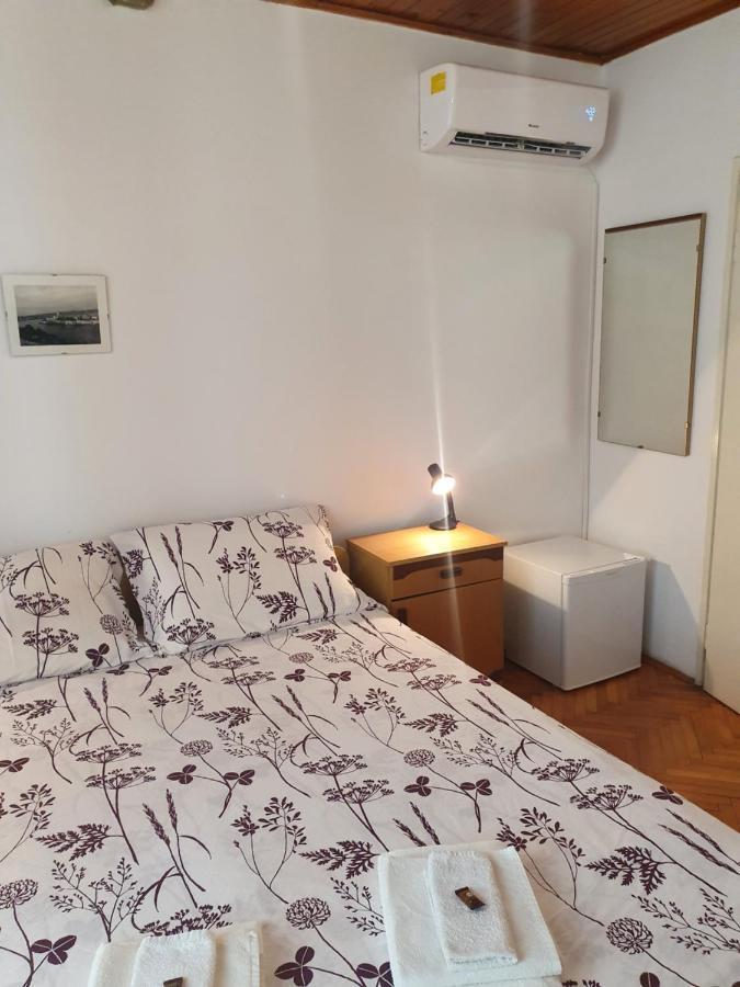 Apartment And Room Marija Krk Town Bagian luar foto