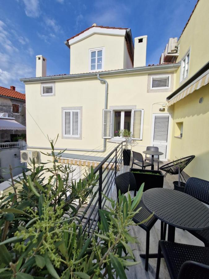 Apartment And Room Marija Krk Town Bagian luar foto