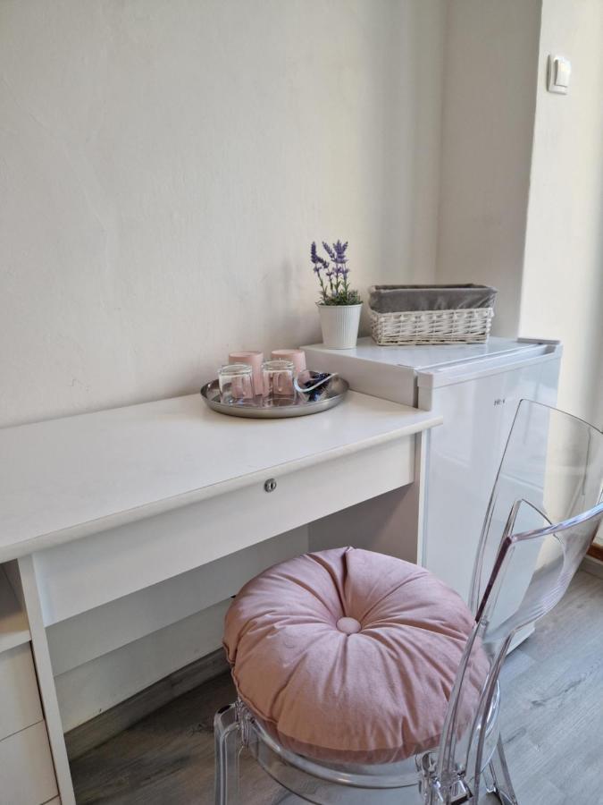 Apartment And Room Marija Krk Town Bagian luar foto