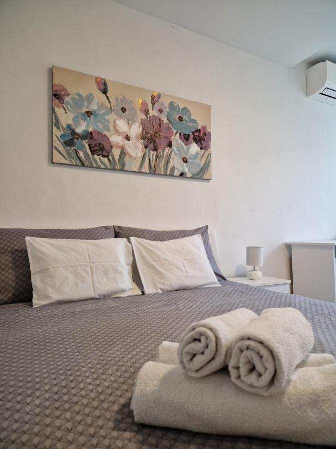 Apartment And Room Marija Krk Town Bagian luar foto