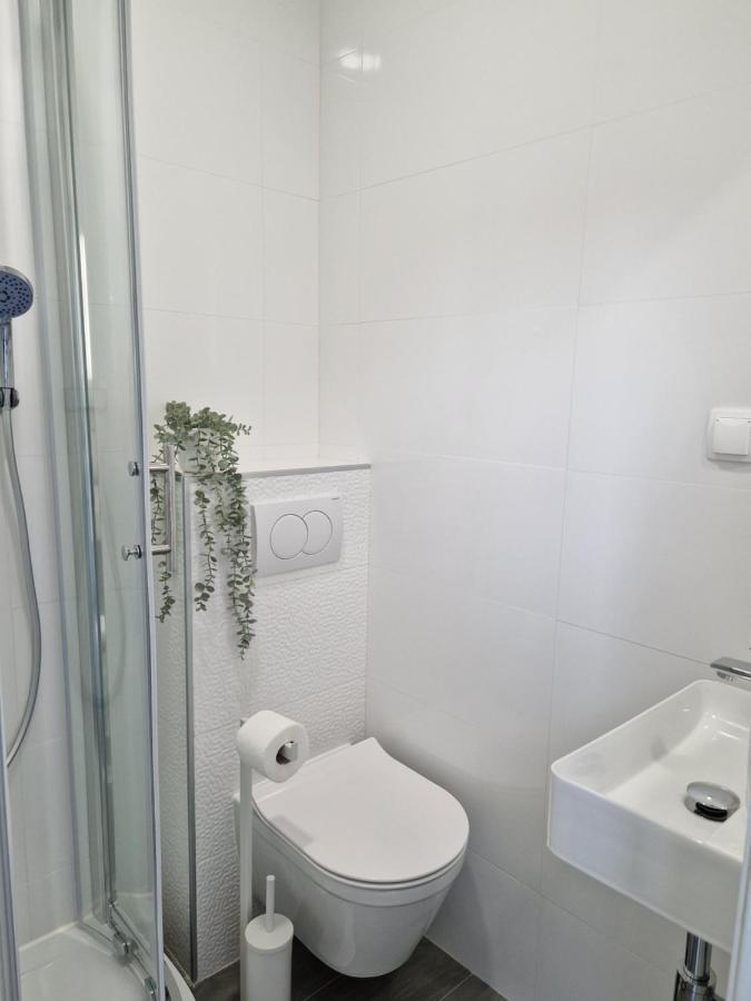 Apartment And Room Marija Krk Town Bagian luar foto