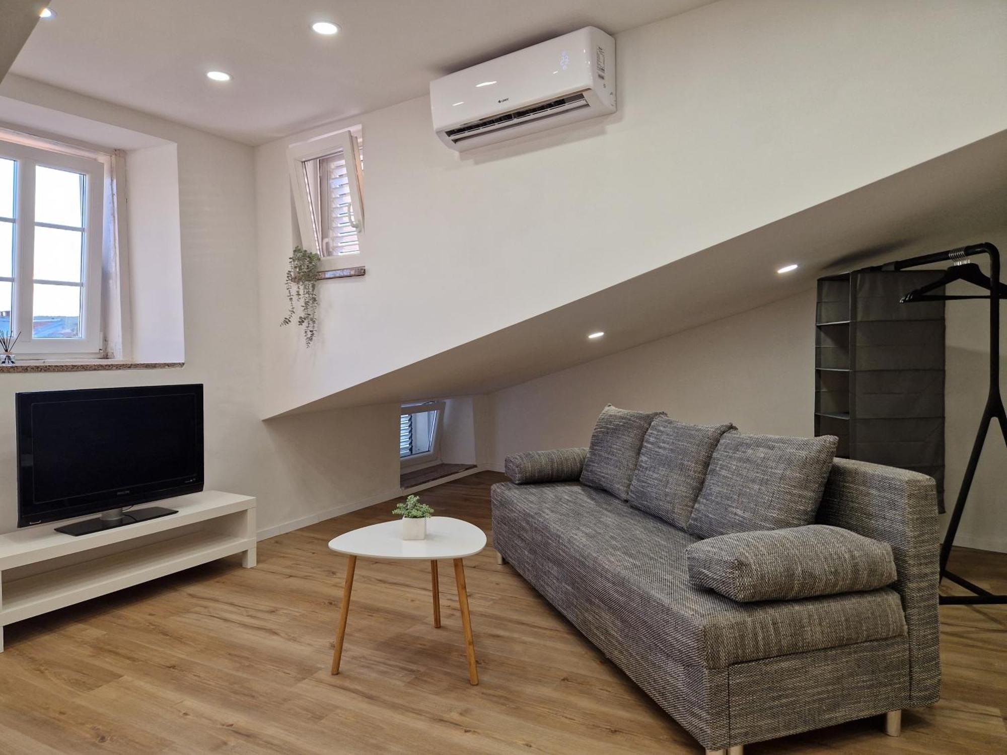 Apartment And Room Marija Krk Town Bagian luar foto