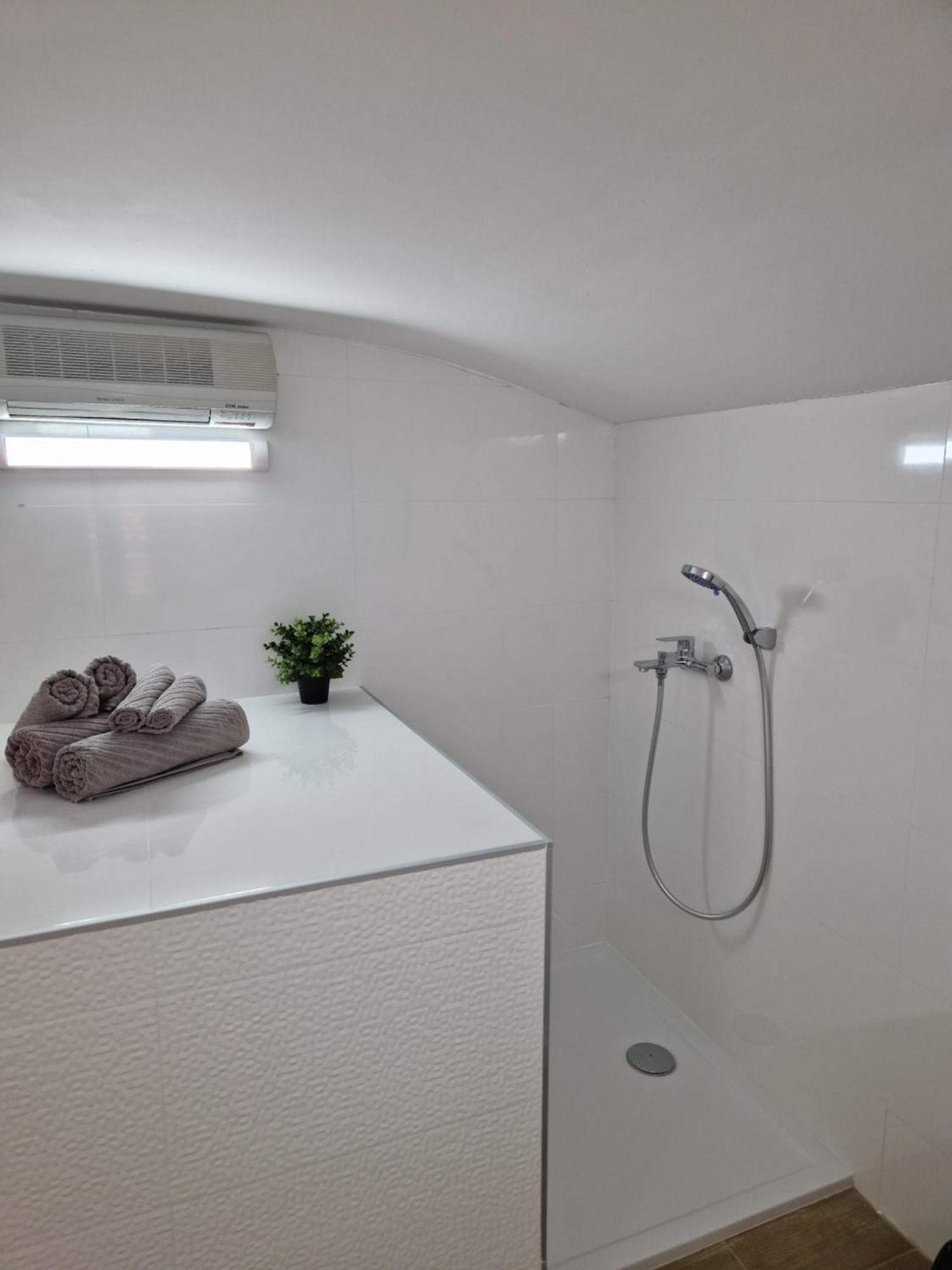 Apartment And Room Marija Krk Town Bagian luar foto