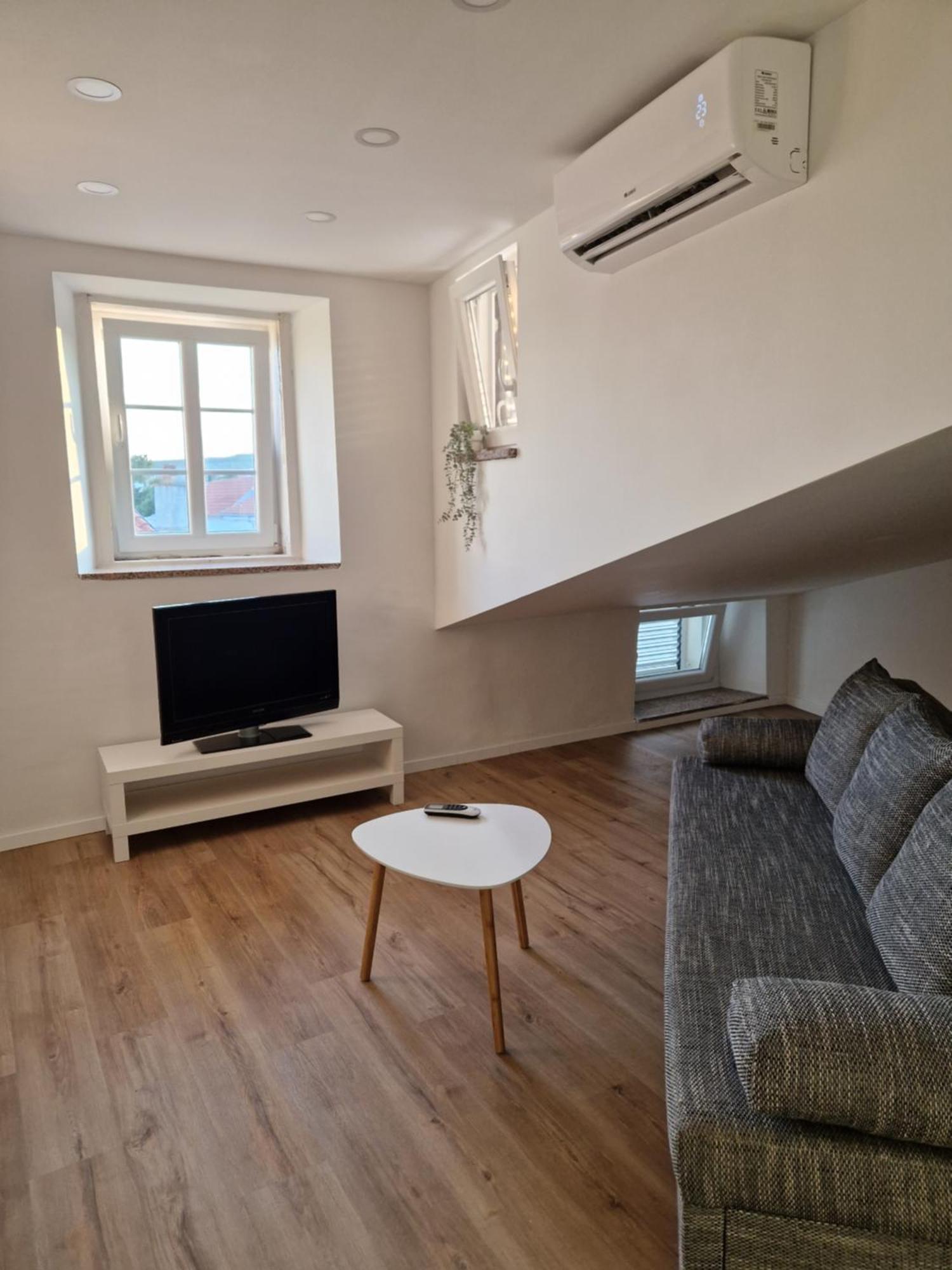 Apartment And Room Marija Krk Town Ruang foto