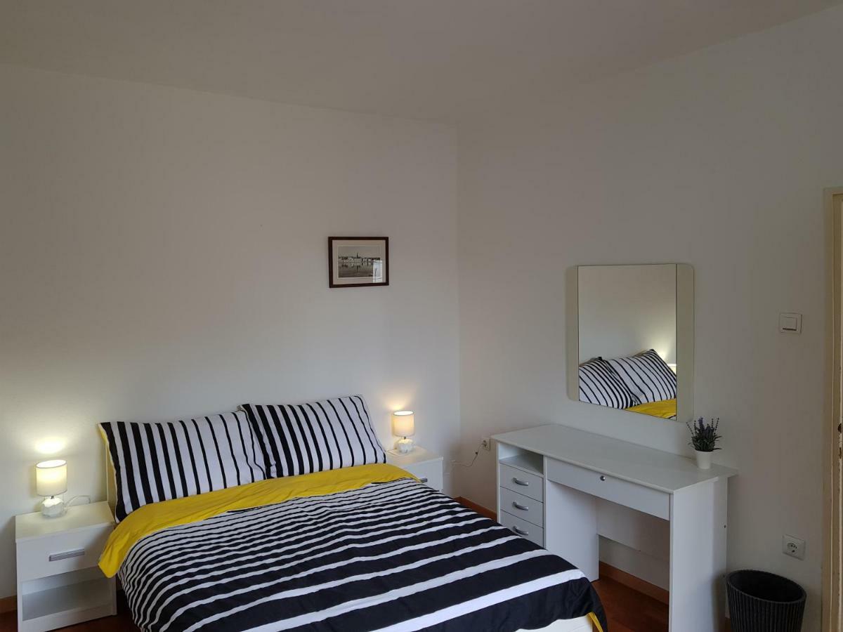 Apartment And Room Marija Krk Town Bagian luar foto