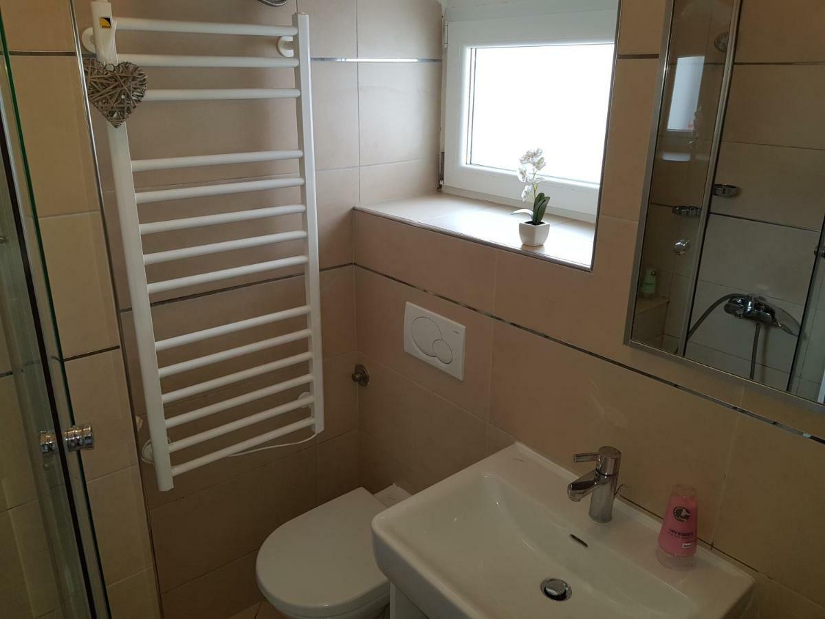 Apartment And Room Marija Krk Town Bagian luar foto